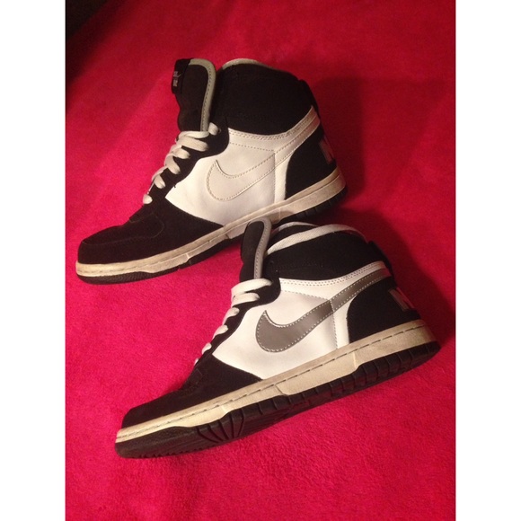 Sliver and black nikes