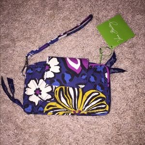Smartphone wristlet
