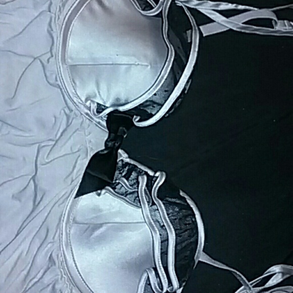 Victorias secrete lingerie - Picture 2 of 4