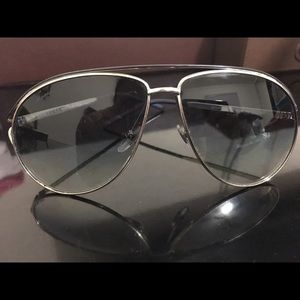 Gucci aviator sunglasses 😎