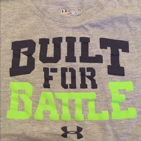 Boys Under Armour tshirt and gym shorts - Picture 3 of 4