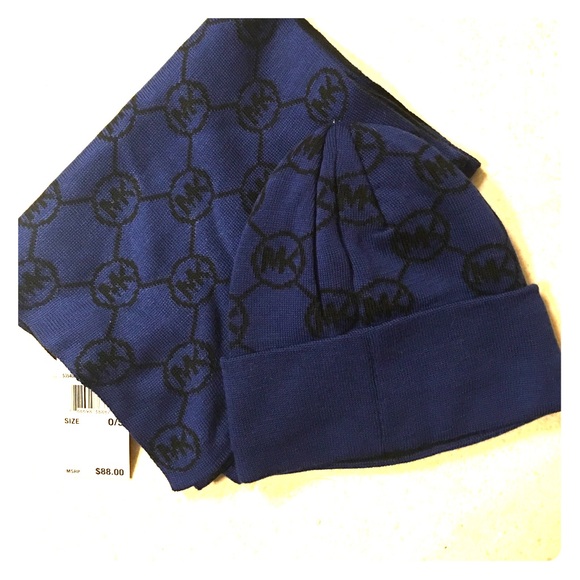 New With Tags Michael Kors Scarf & Hat Set