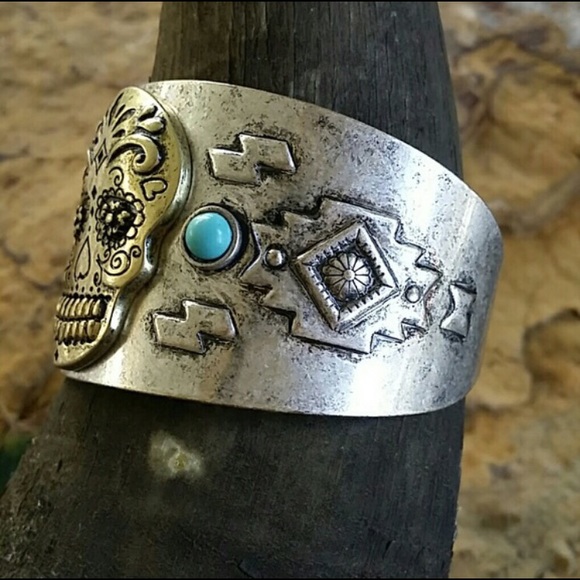 Reposh cuff skull metal bracelet. Too big for me! - Picture 2 of 3
