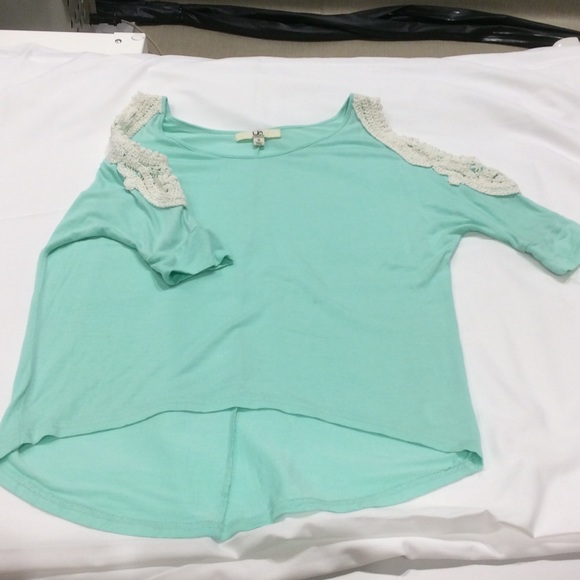 Ya Losangeles cut out sleeves top - Picture 3 of 4