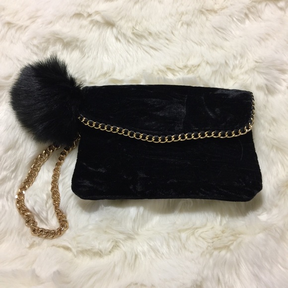 ๐SALE Elegant Wristlet Gold Chain & PomPom -BG-1 - Picture 4 of 4