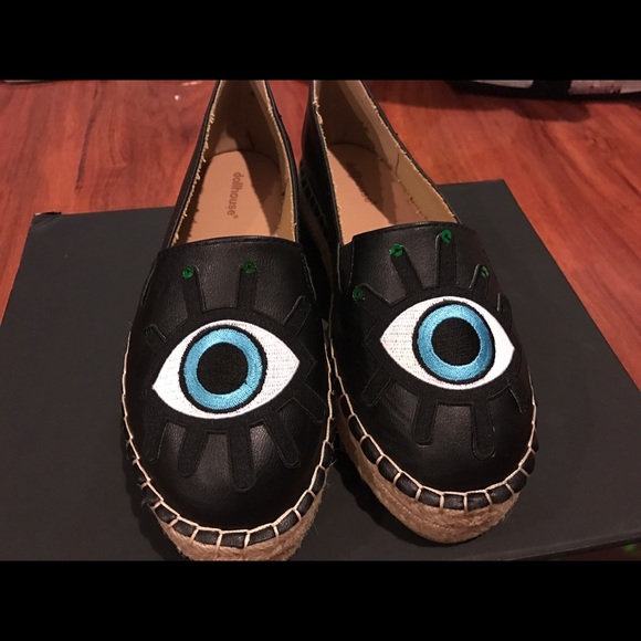 Shoes - Picture 2 of 4