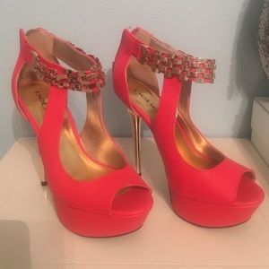 Chain Bebe Heels