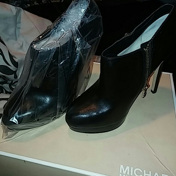 Michael Kors.  York bootle