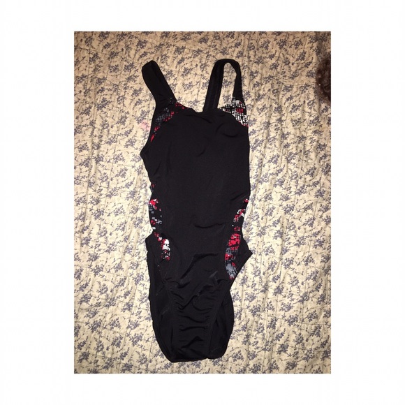 One piece swim suit