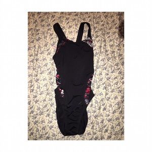 One piece swim suit