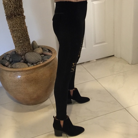 Black leggings with gold tone zipper design - Picture 2 of 3
