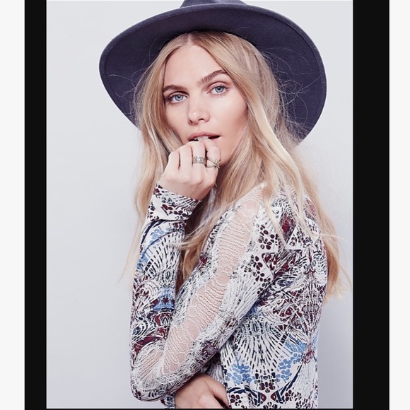 ✨SALE✨Free people top - Picture 2 of 4