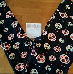 Lularoe sugar skulls os