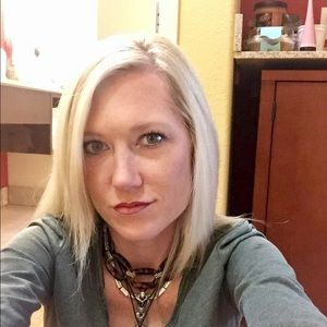 Meet your Posher, Lori