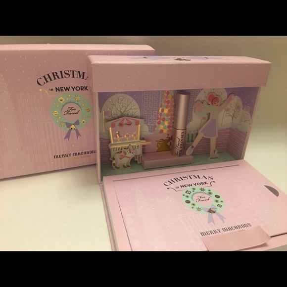 Too Faced Christmas in New York macaron palette
