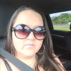 Meet your Posher, Catia