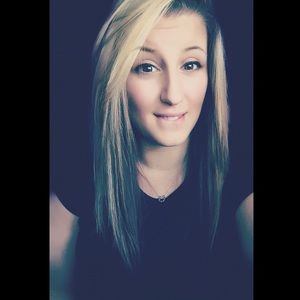 Meet your Posher, Alexis