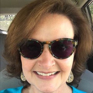 Meet your Posher, Denise