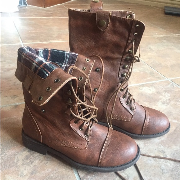 Combat boots