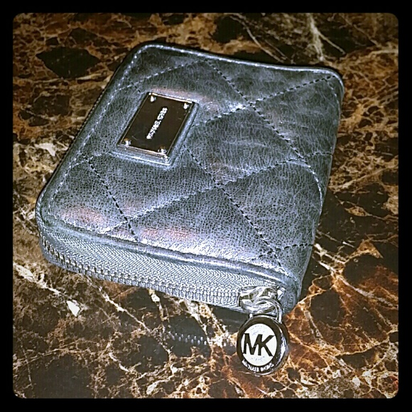 Michael kors wallet  (grey)