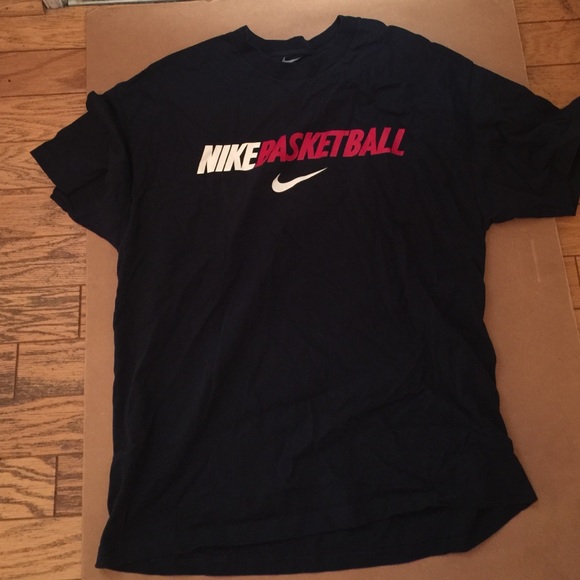 Nike Tops - Nike tshirt