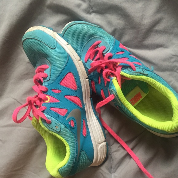 Girls Nike sneakers 4 1/2 - Picture 1 of 4