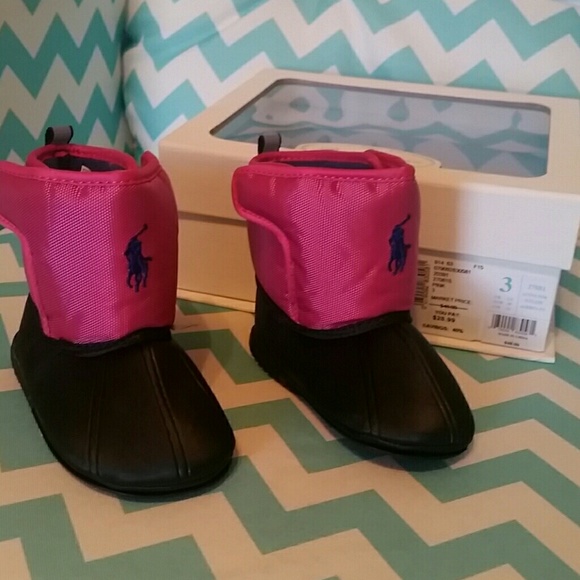 Snow boots