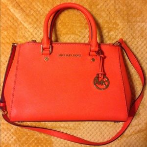 Gorgeous authentic Michael Kors satchel