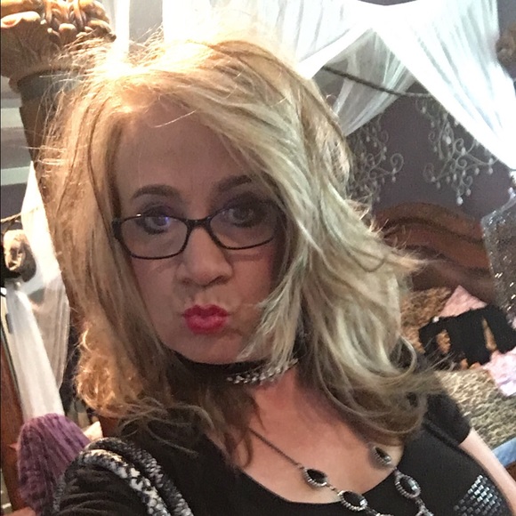 Meet your Posher, Kimberly - Picture 2 of 4