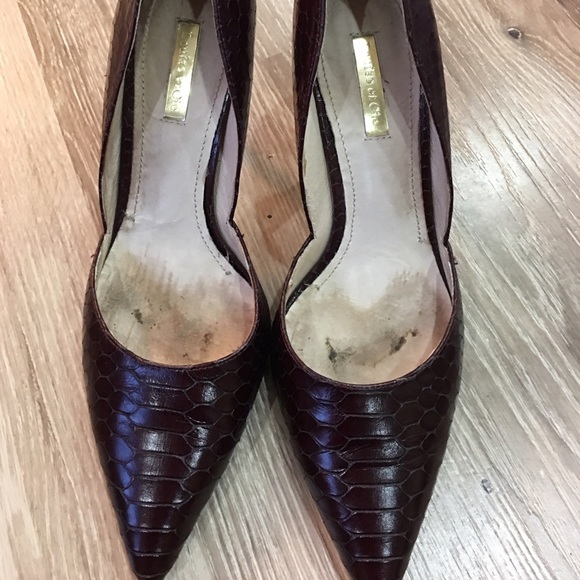 Pointed toe pumps