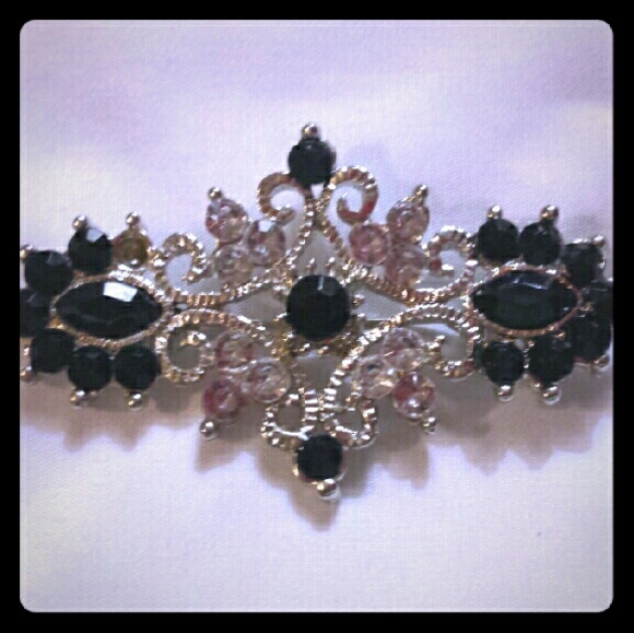 Avon's Ornament Brooch