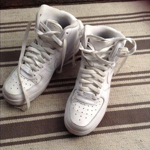 Nike kids white uptowns size 5