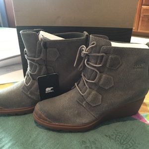 Toronto Lace Sorel Wedge Boots