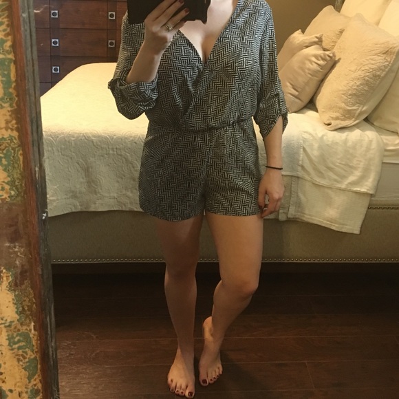 ovi Pants - Ovi black and white romper 3/4 sleeves deep v top