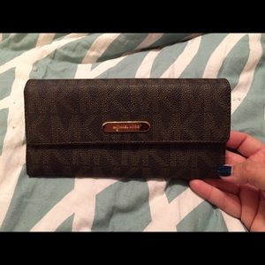 Michael kors wallet