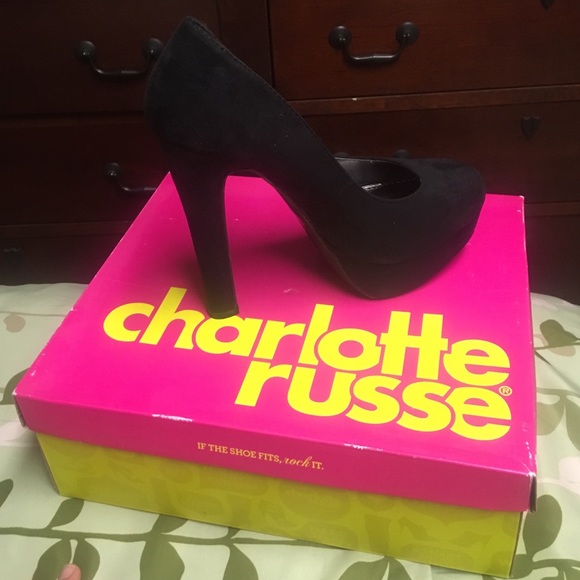 Cute black heels!