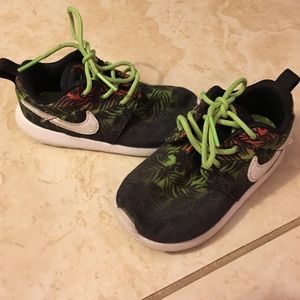 Nike rosherun toddler tennis shoes