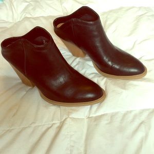 dv slip on booties