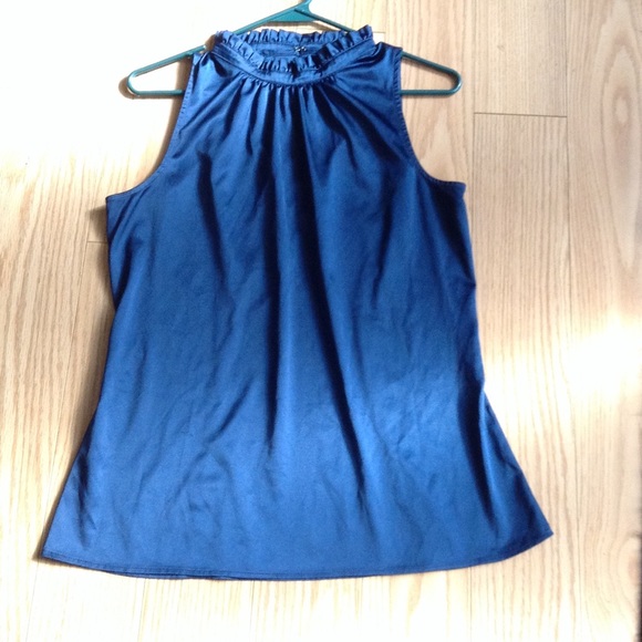 Clearing out🍁🍁 Ann Taylor Shirt