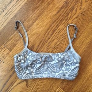 Lululemon sports bra