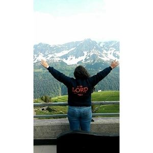 Meet your Posher, Nidia