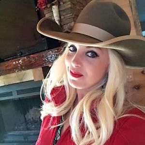 Meet your Posher, Christine