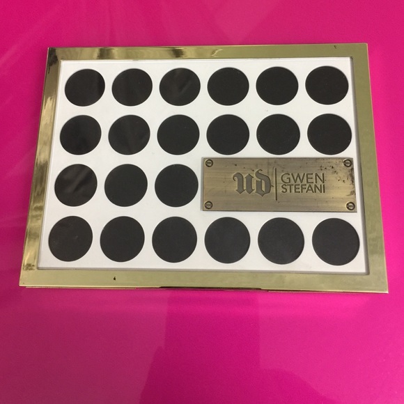 Gwen Stefani Urban Decay Eyeshadow Pallet