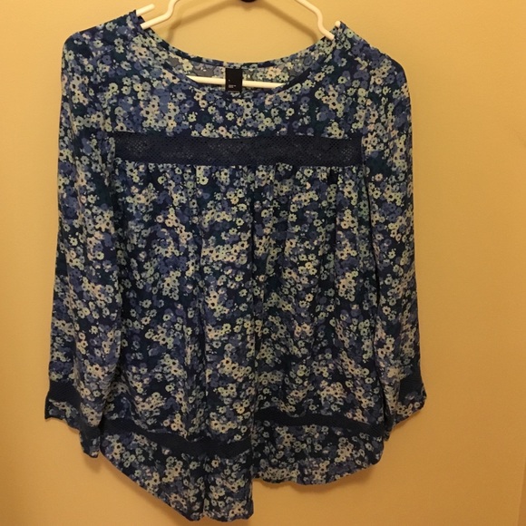 Gap - Picture 1 of 4