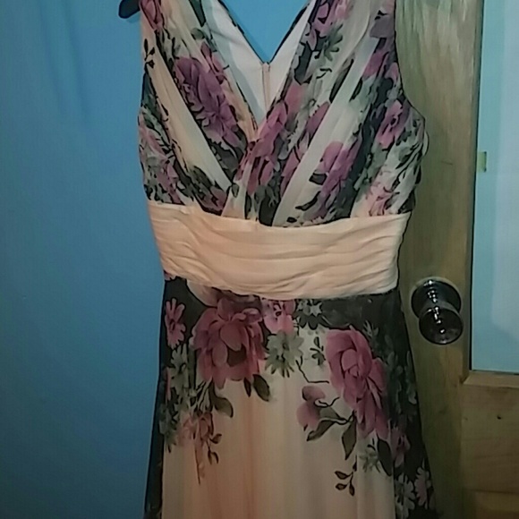 Dress - Picture 3 of 3