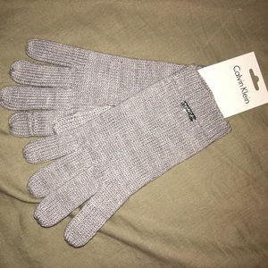 SOLD!! MAKE AN OFFER!! Calvin Klein gloves! NWT