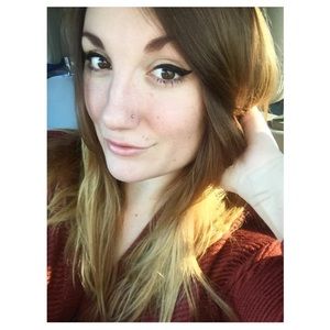 Meet your Posher, Adrianne