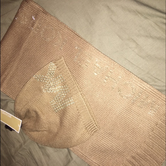 NWT MAKE AN OFFER! Michael Kors winter bundle!