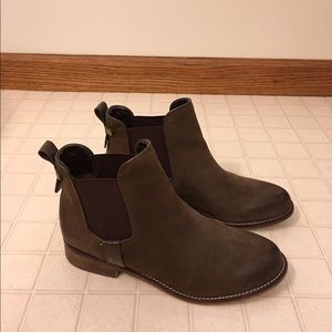 Steve Madden Chelsea gilt booties