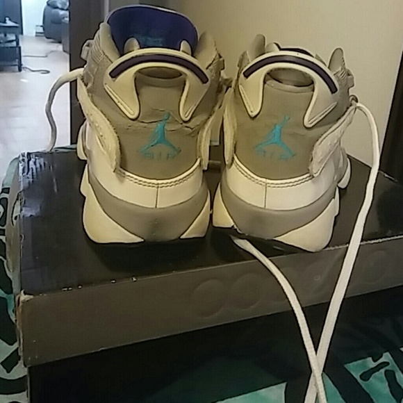 Size 5.5y jordans - Picture 4 of 4